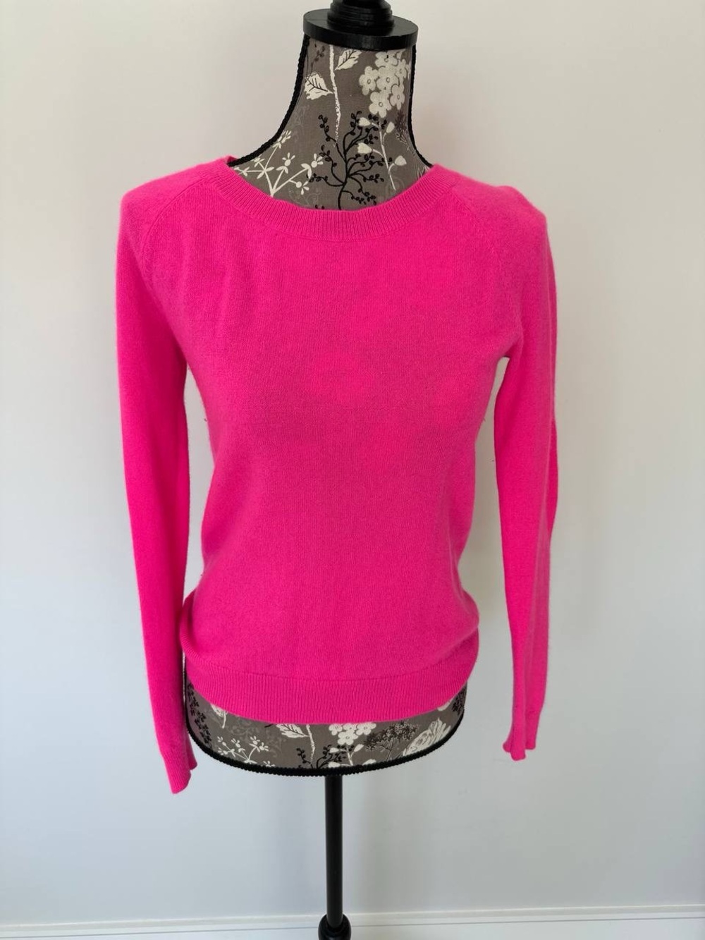 Apt. 9 Women's Bright Hot Pink Crewneck Sweater cashmere